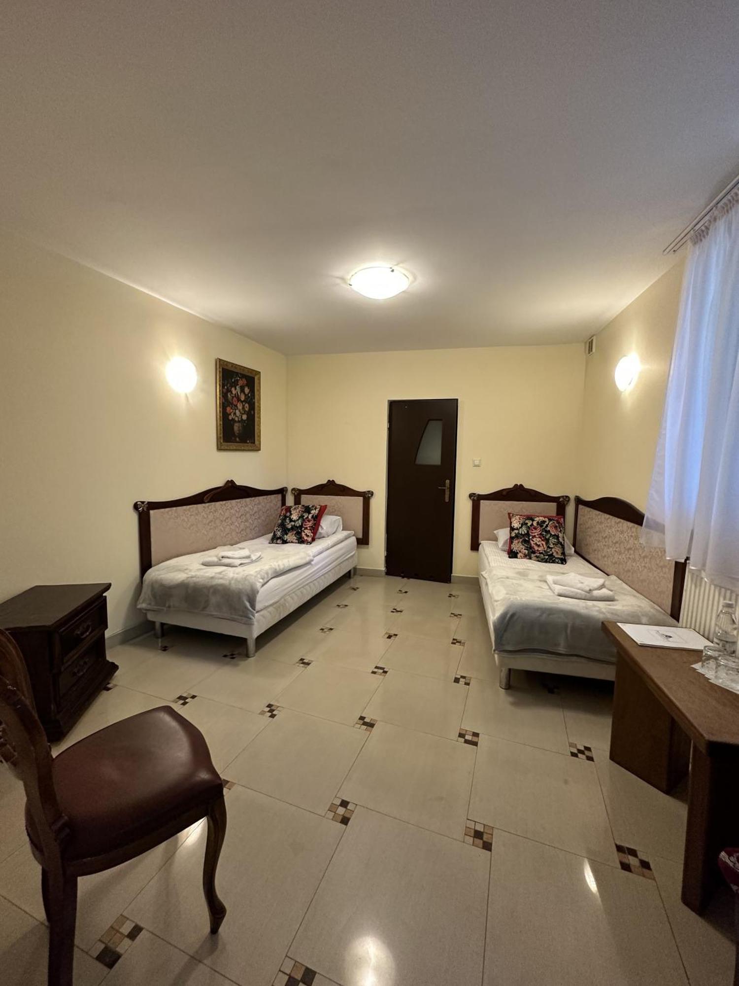Palac Tarnowskich Hotel & Restauracja & Spa Ostrowiec Świetokrzyski Exterior foto
