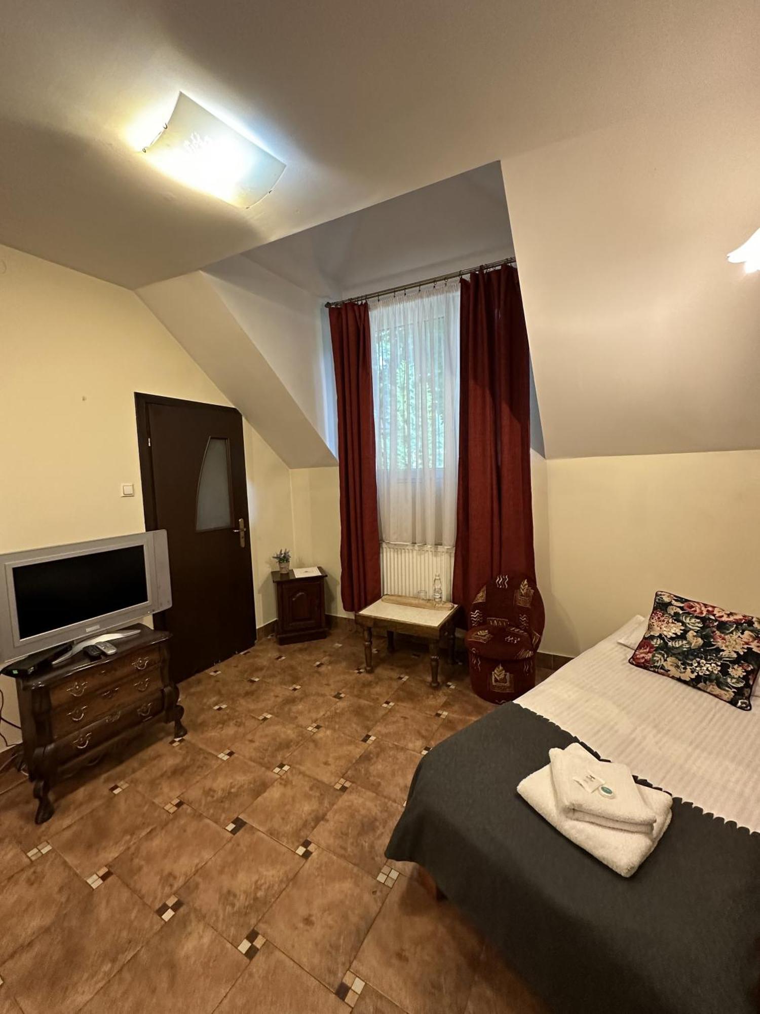 Palac Tarnowskich Hotel & Restauracja & Spa Ostrowiec Świetokrzyski Exterior foto